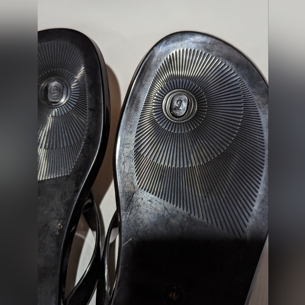 MK PVC Sandals - Picture 7 of 11